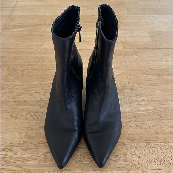 NATURALIZER Dario Wedge Ankle Boot Sz 7 Black Leather Pointed Toe Bootie Comfort - Picture 2 of 9